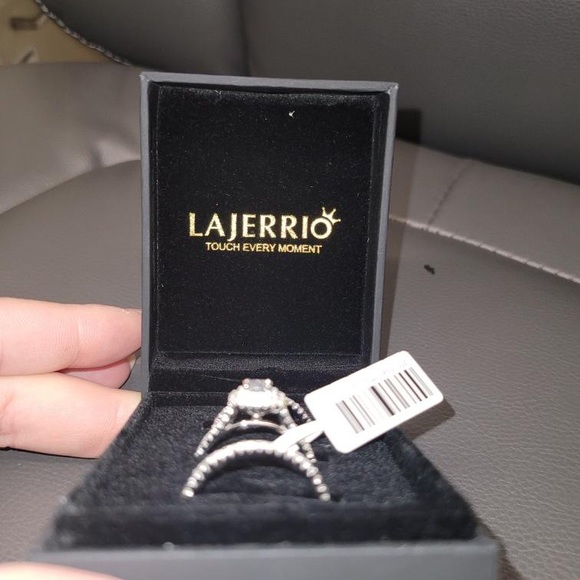 Gave $180 for it, would like to get some money back. Comes with tags. - Picture 5 of 6